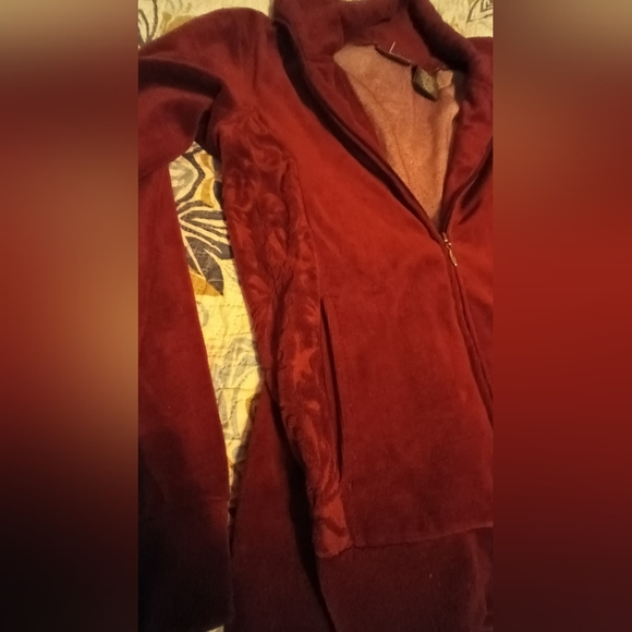 Valour Red Warm up Suit Medium - Picture 8 of 12